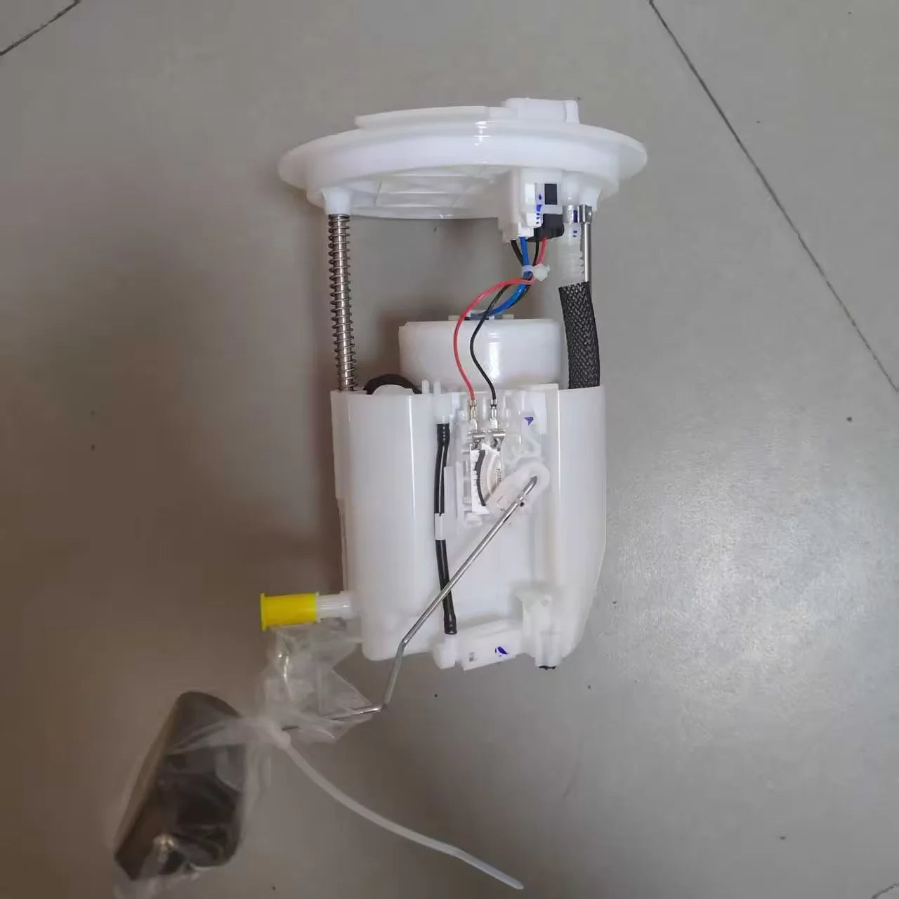 Fuel Pump Assembly E9024M Ca43-13-35X Ca43-13-35Z for Mazda Cx-9