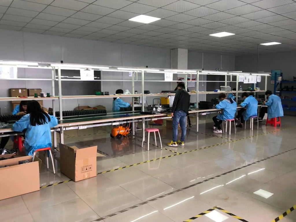 1643300843 قطع غيار السيارات ذراع التحكم السفلي لنظام التعليق A1643300843 لسيارة مرسيدس بنز الفئة M W164 جلبة ذراع التحكم