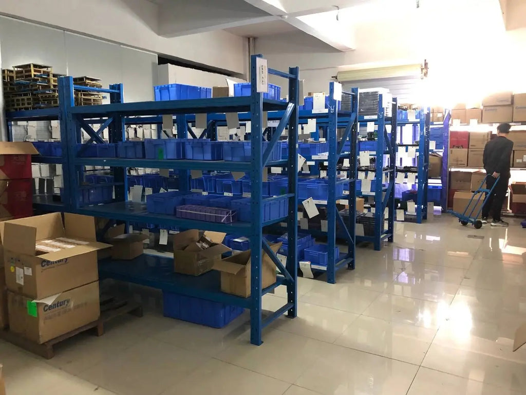 1643300843 قطع غيار السيارات ذراع التحكم السفلي لنظام التعليق A1643300843 لسيارة مرسيدس بنز الفئة M W164 جلبة ذراع التحكم