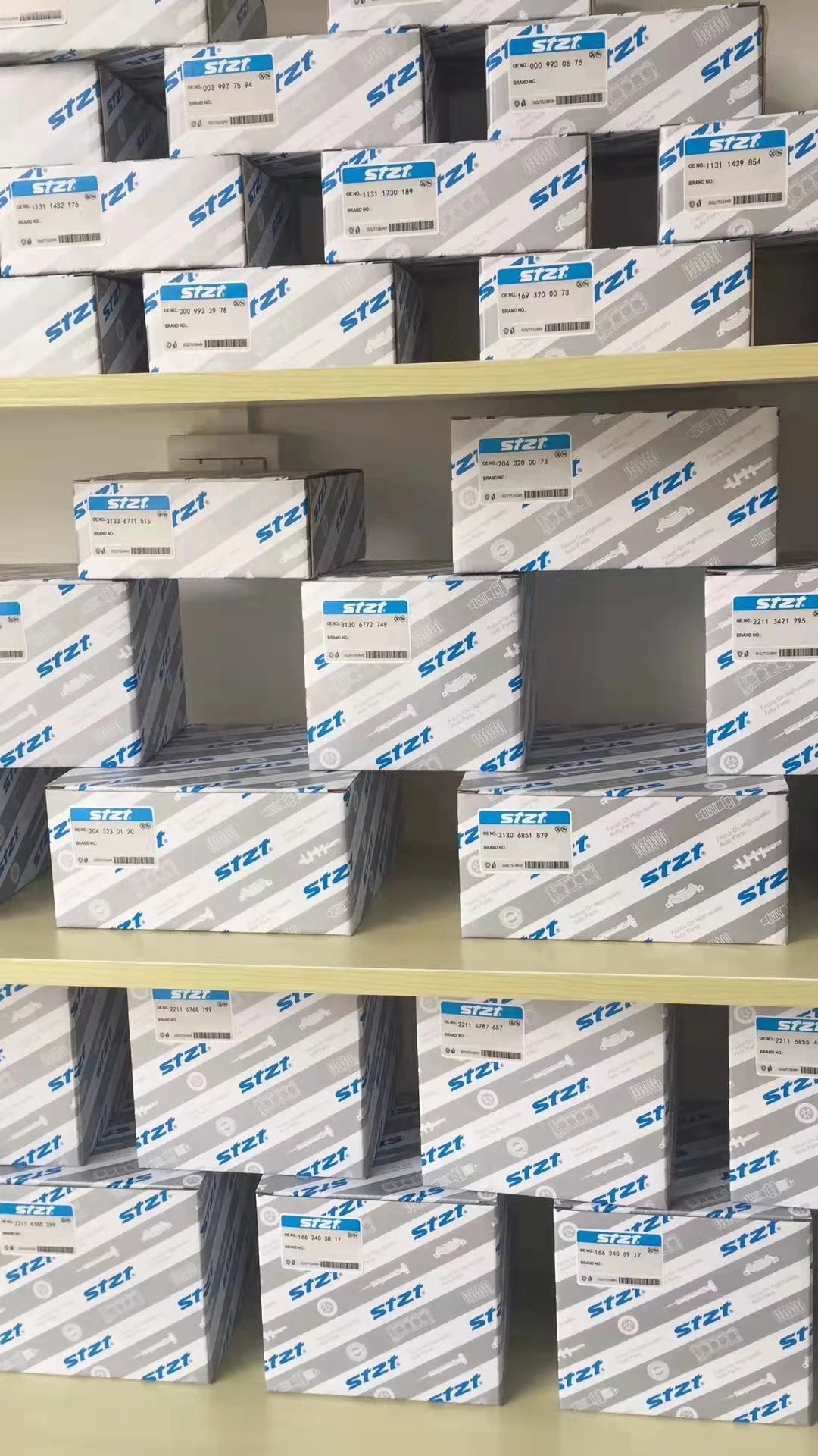 1643300843 قطع غيار السيارات ذراع التحكم السفلي لنظام التعليق A1643300843 لسيارة مرسيدس بنز الفئة M W164 جلبة ذراع التحكم